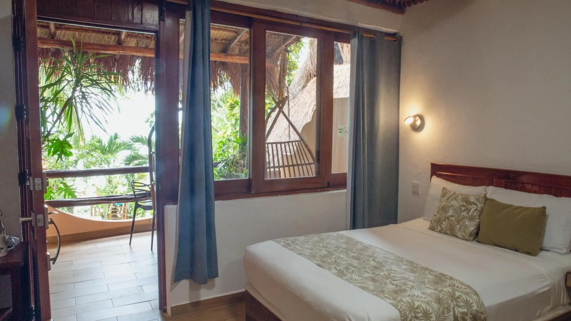 Hotel Aluxes Bacalar